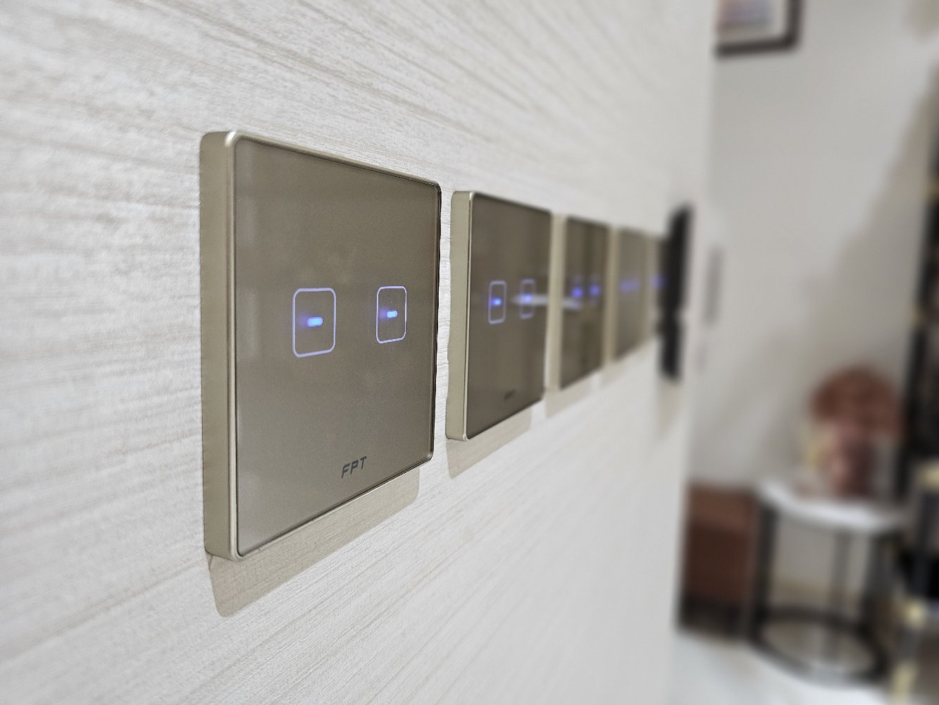 Công tắc cảm ứng Hera dễ dàng điều khiển thiết bị chiếu sáng từ xa